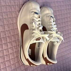 Nike Men’s Cream and Brown Cortez Sneakers EUC